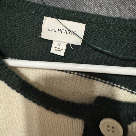 green and white cardigan - Picture 3 of 3